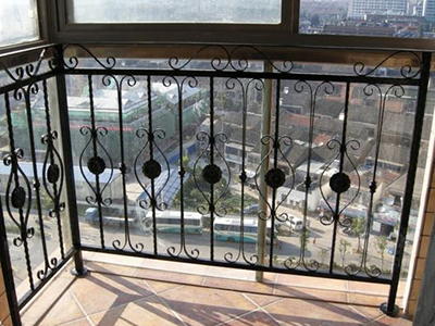 室內(nèi)鐵藝護(hù)欄